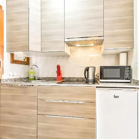 Nice Studio With Terrace And View, Beach First Line Appartamento *
