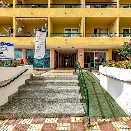 Nice Studio With Terrace And View, Beach First Line *