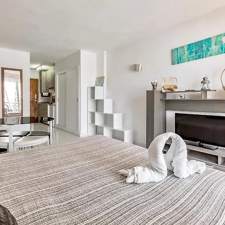 Nice Studio With Terrace And View, Beach First Line
